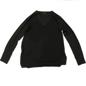 ANN TAYLOR BLACK LONG SLEEVE V NECK